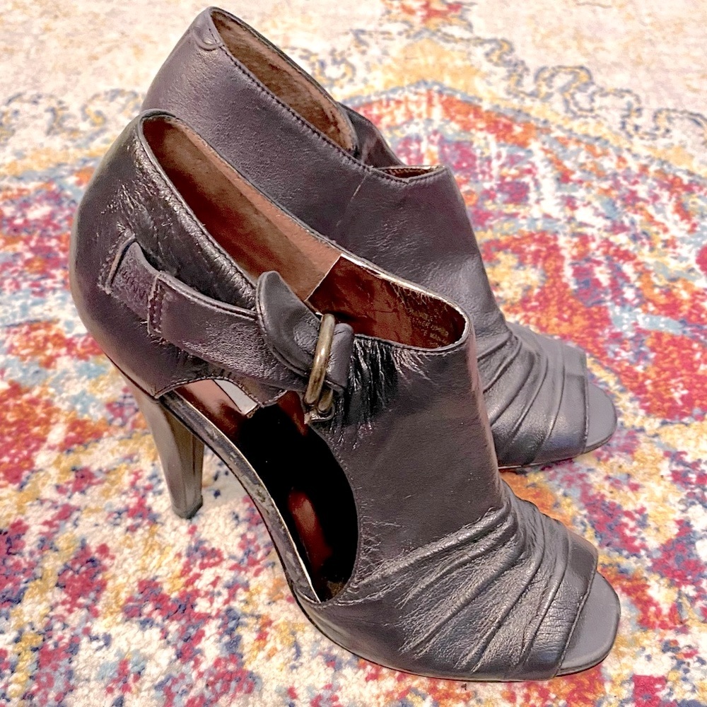 Steve Madden Daanger deep purple leather heeled sandals with buckle- size 8&12